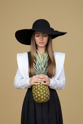 Qualcuno vuole un'ananas, eh?